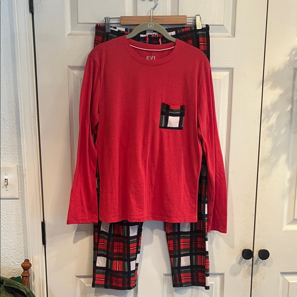 EV1 Women's Cozy Red Plaid Pajama Set